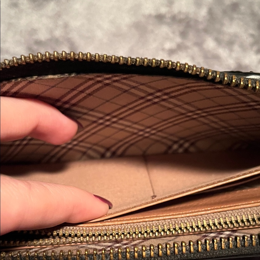 Vintage Burberry Blue Label, Black Leather Zip-Around Long Wallet - Picture 16 of 16